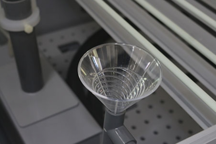 精密玻璃噴嘴﹙PYREX﹚霧氣擴(kuò)散均勻，噴霧塔附錐形分散器，具導(dǎo)向霧氣，調(diào)節(jié)霧量及均勻落霧量等功能