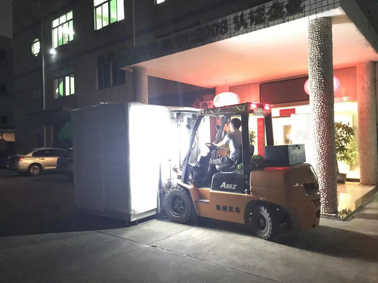 北京汽車行業(yè)定制款恒溫恒濕房帶鹽霧功能專車發(fā)貨(圖1)